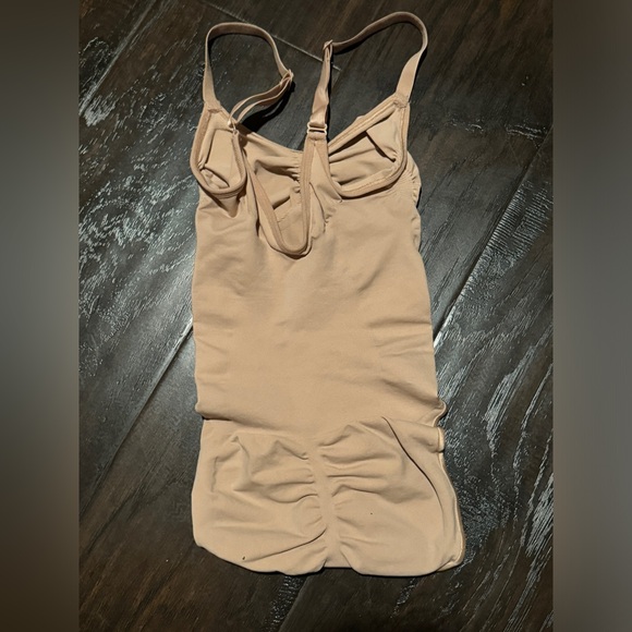👸🏻 NWOT! SKIMS Seamless Sculpt Brief Bodysuit - Picture 7 of 8